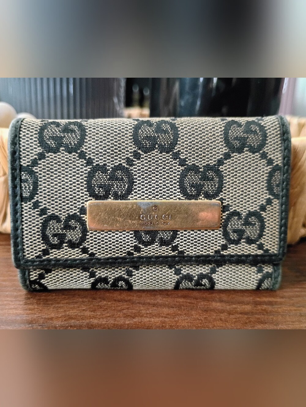 GUCCI!! AUTHENTIC GG SUPREME MONOGRAM 6-KEY HOLDER 🖤 🩶